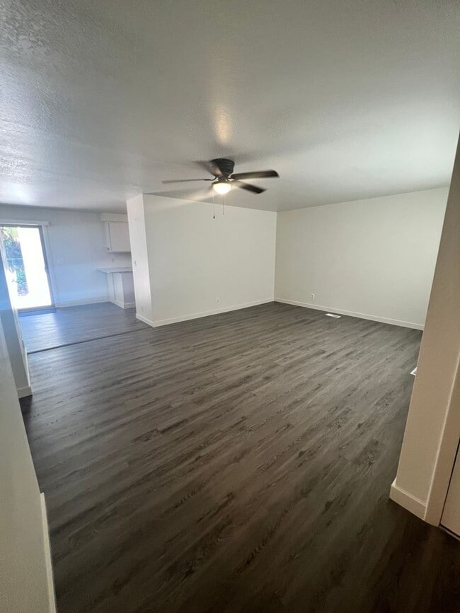 Building Photo - Renovated 3bd/2ba home in heart of Eagle, ...