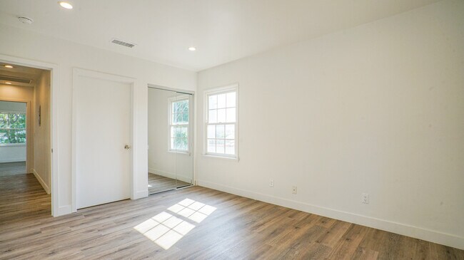 Building Photo - 6114 Saturn St