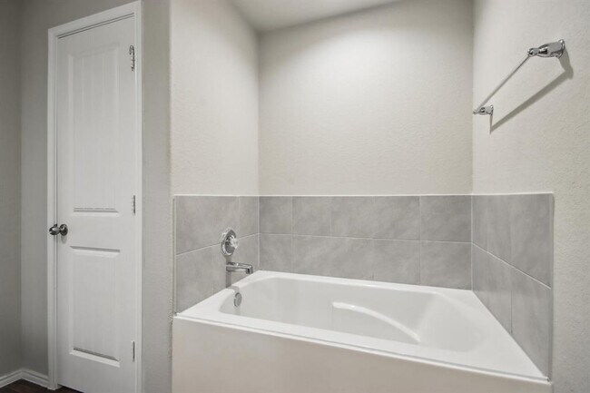 Building Photo - 8414 Aster Gln Wy