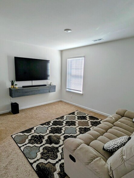 Building Photo - 5013 Jamie Sloop Ln