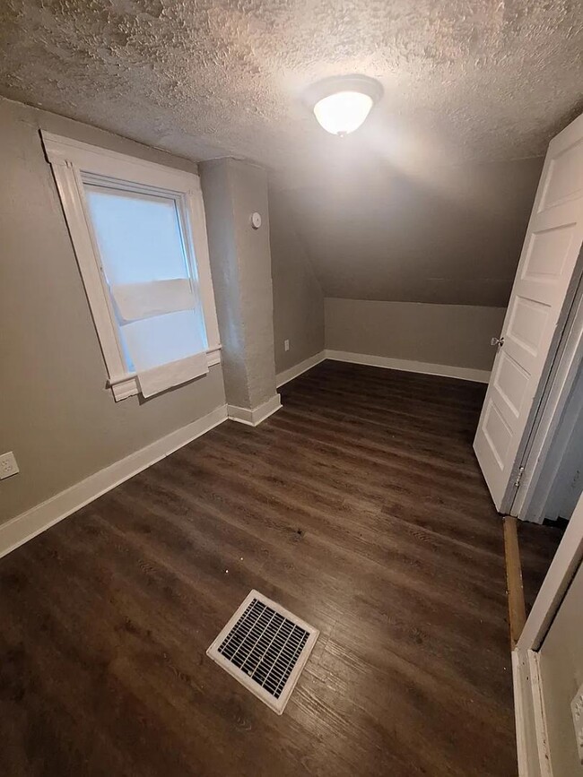 Building Photo - 2355 E 86th St