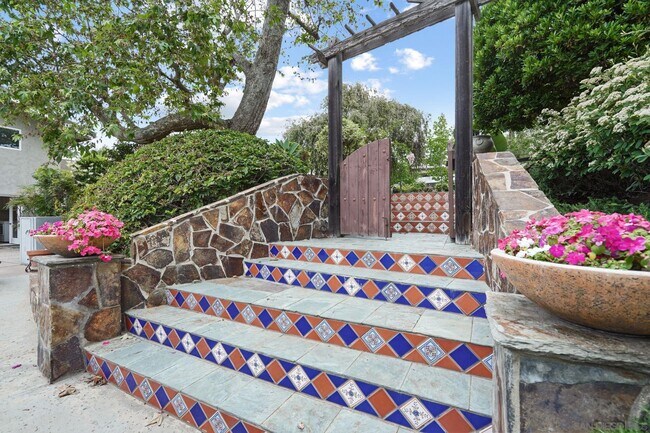 Building Photo - 14844 Rancho Real