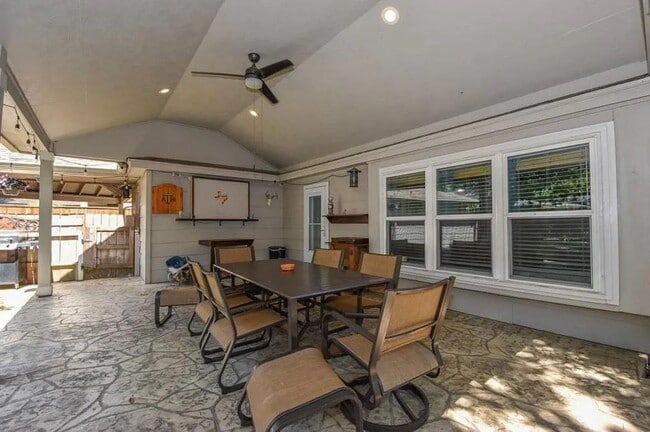 Building Photo - 10519 Jaycreek Dr