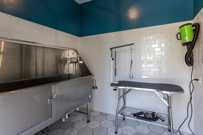 Building Photo - 431 Chopin Ct