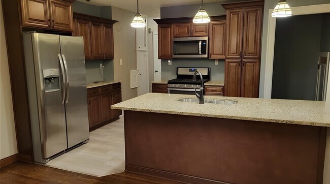 Kitchen - 2914 Golden Valley Rd