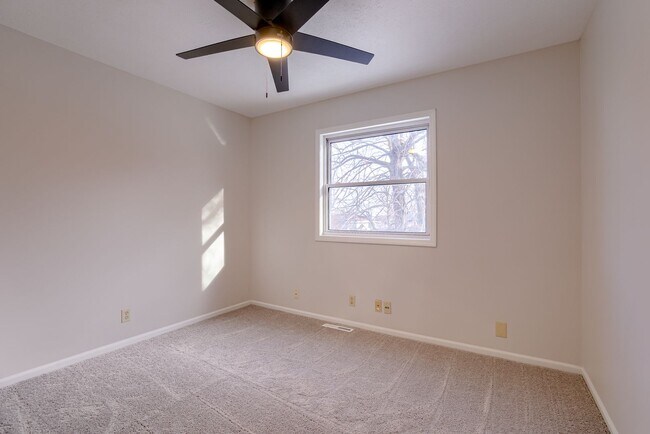 Building Photo - Great home in Millard