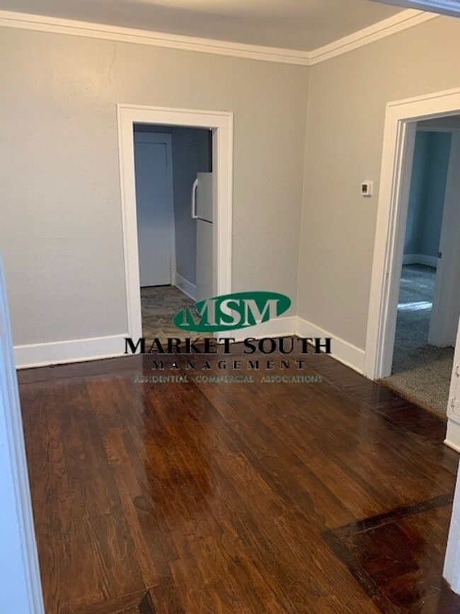 Building Photo - ~~~~NEW ON THE MARKET~~ 38th Street Cottage!!!