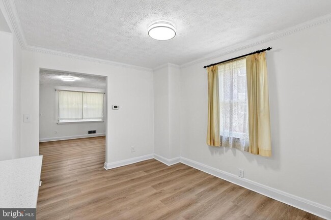 Building Photo - 1870 Yakona Rd