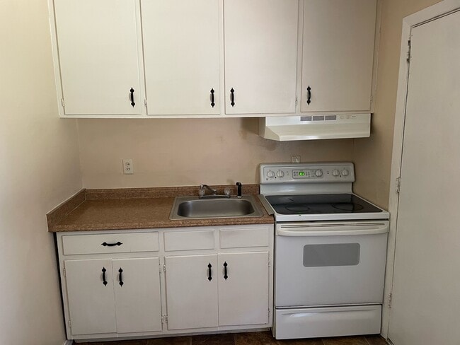 Building Photo - 1522 Myrtle Dr