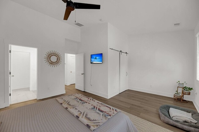 Building Photo - Gorgeous West Ashley Town home!