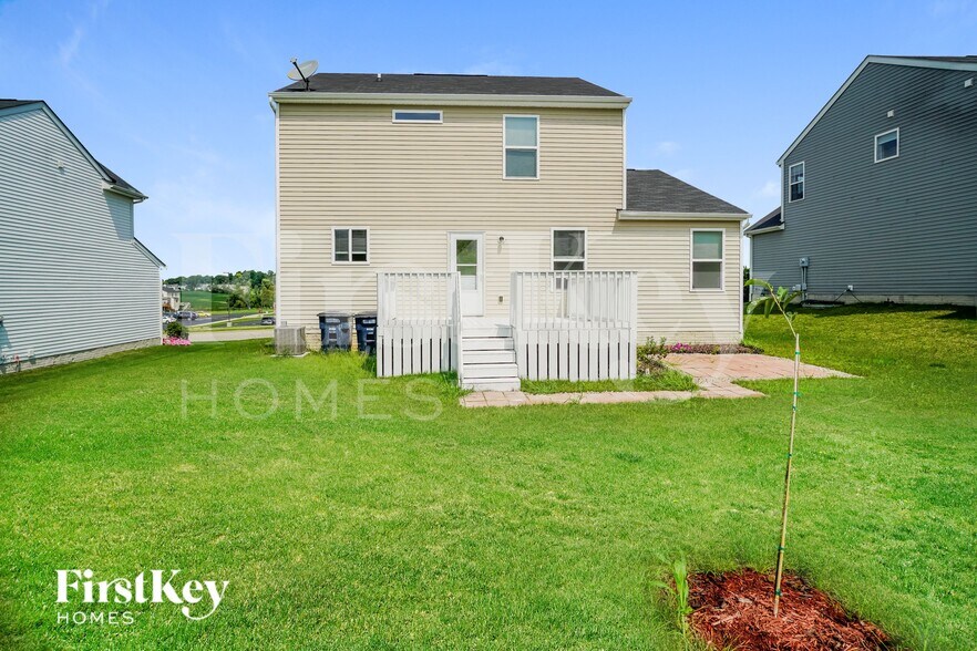 Building Photo - 2144 Greencrest Way