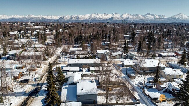 Building Photo - 2606 W 30th Ave