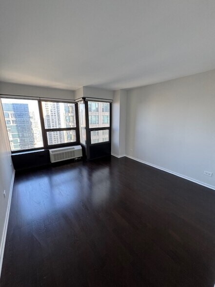 Building Photo - 30 E Huron St