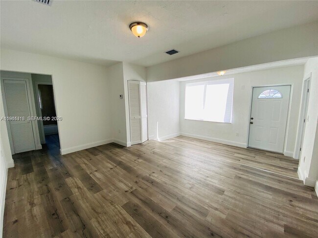 Building Photo - 915 NW 59th St