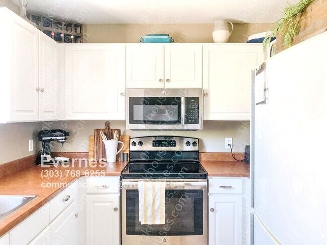 Building Photo - 1528 Chimney Peak Dr