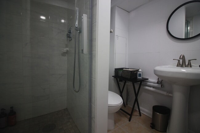 Building Photo - 1624 Greenwood Rd