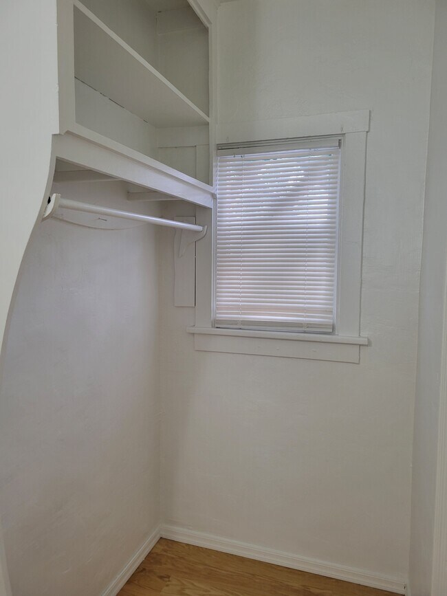 Building Photo - 820 S Arizona Ave