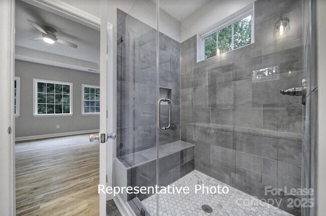 Building Photo - 595 Foxwood Dr SE