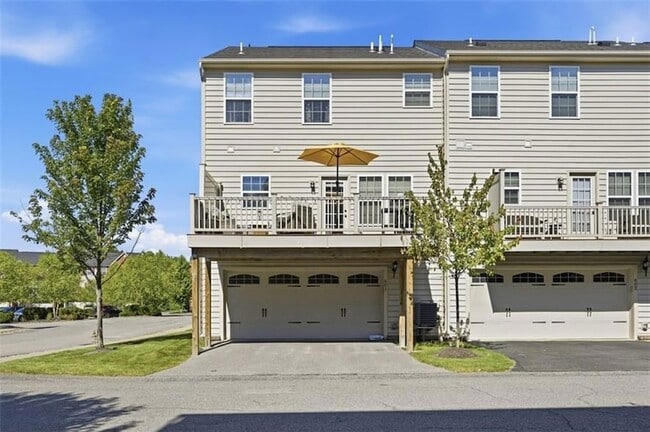 Building Photo - 601 Pointe View Dr