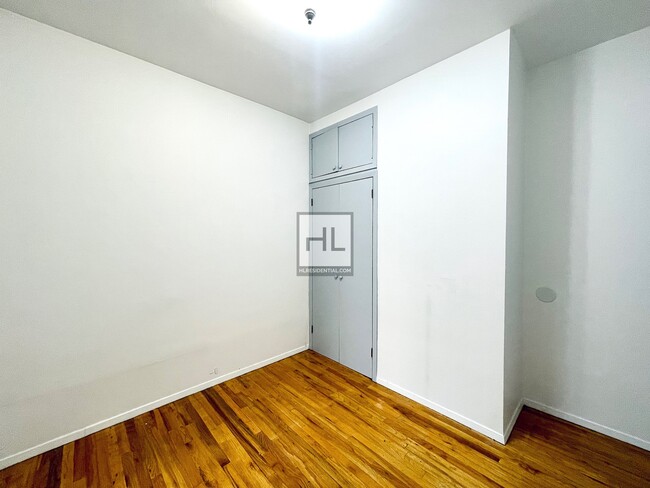 Building Photo - Amazing 3 Bed | East 6th Street, East Village