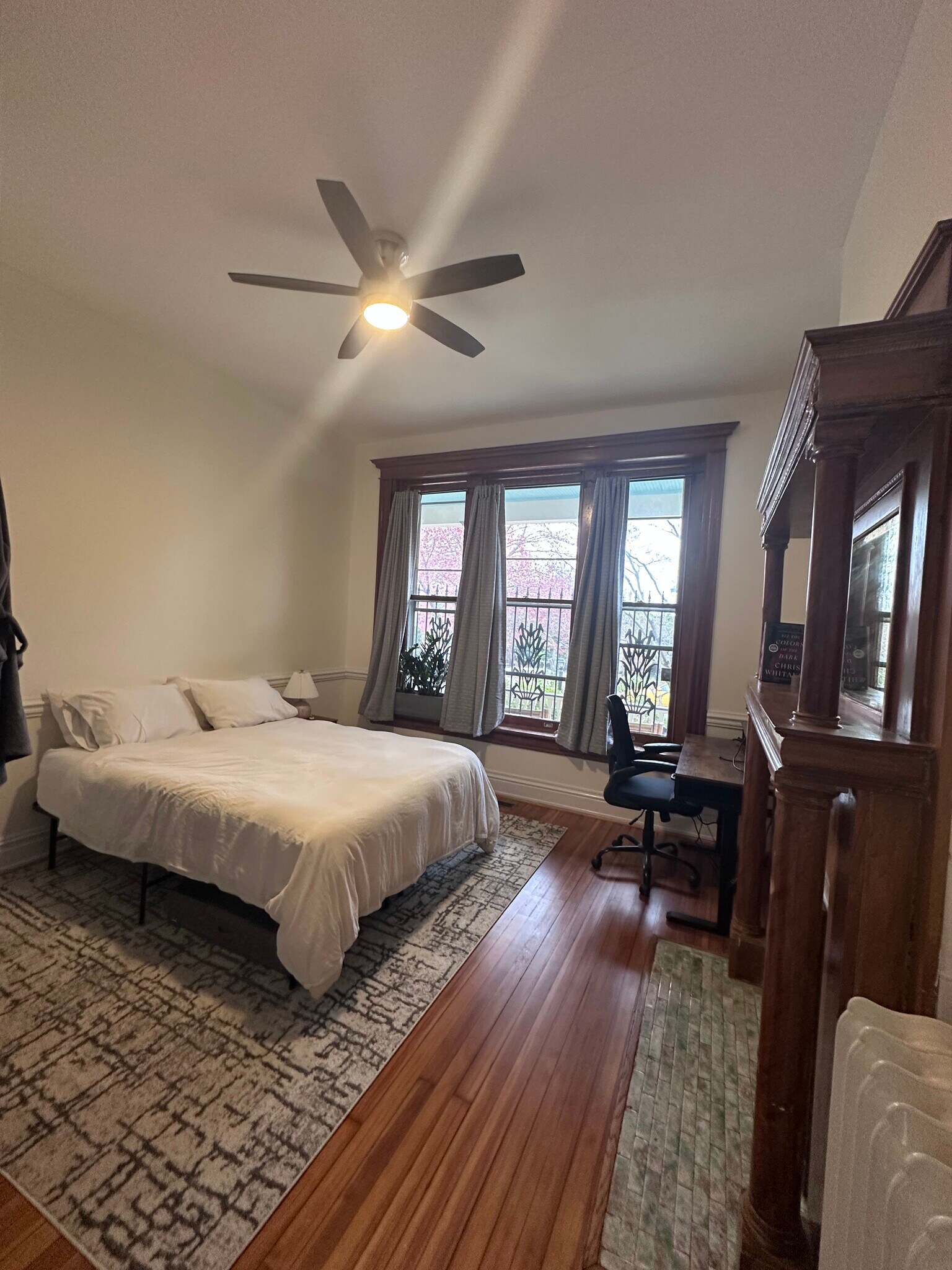 Building Photo - 2329 W Grace St