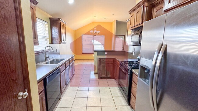 Building Photo - 1704 January Pl