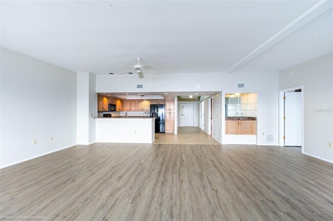 Building Photo - 1750 Jamaica Way