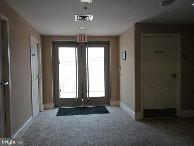 Building Photo - 11800 Sunset Hills Rd