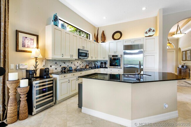 Building Photo - 6700 Fox Hollow Dr