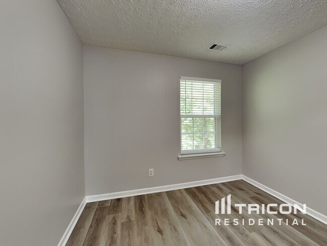 Building Photo - 221 Osmanthus Way