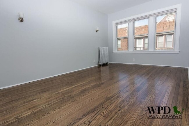 Building Photo - 3 bedroom in South Shore IL 60649