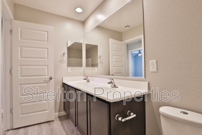 Building Photo - 18787 W Yucatan Dr