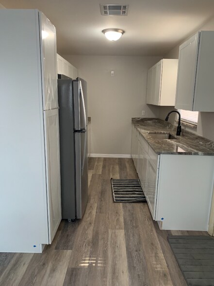 Building Photo - 1937 Collier Ave