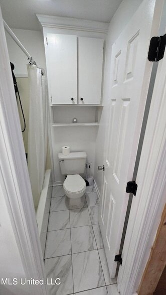 Building Photo - 933 Glastonbury Cir