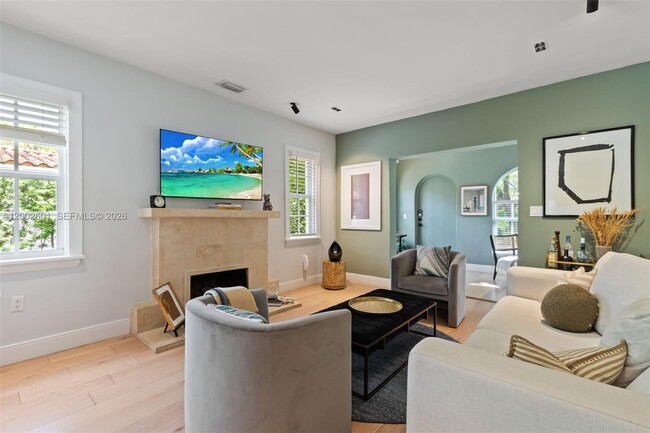 Building Photo - 1502 El Rado St