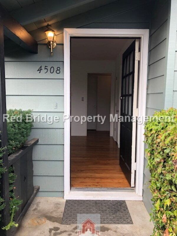 Building Photo - 4508 NE Killingsworth St