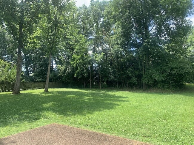 Building Photo - 118 Redbud Dr