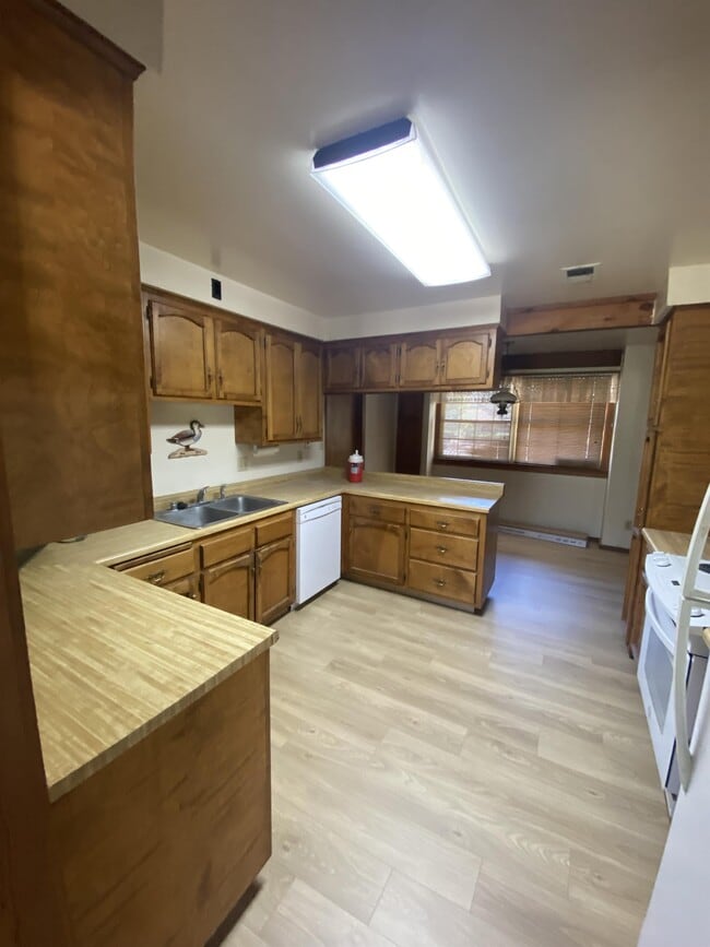 Building Photo - 24051 Basin Harbor Ct