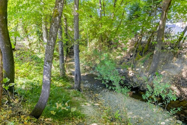 Building Photo - 505 NW D St