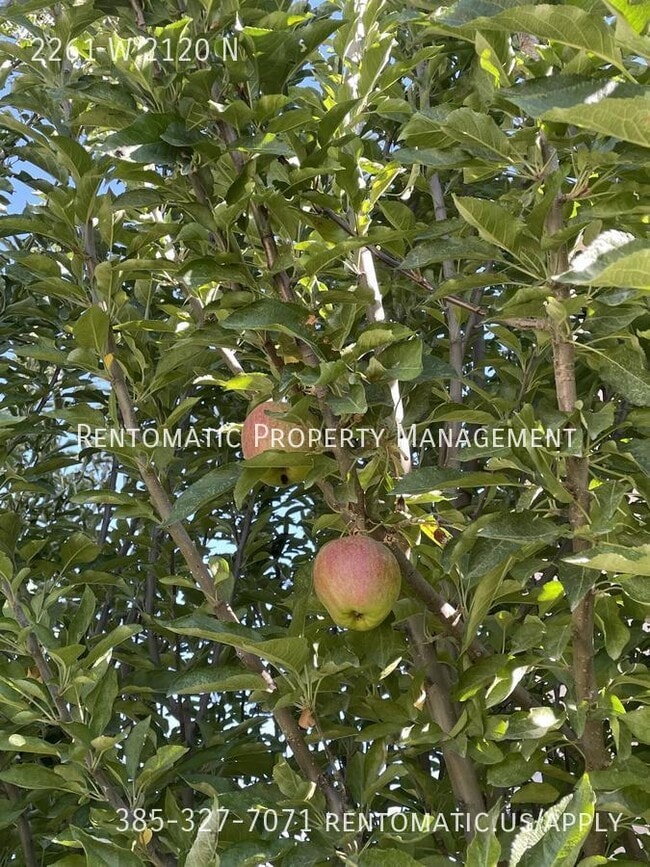 Building Photo - 2261 W 2120 N