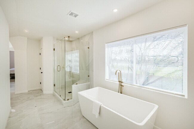 Building Photo - 5021 Libbey Dr