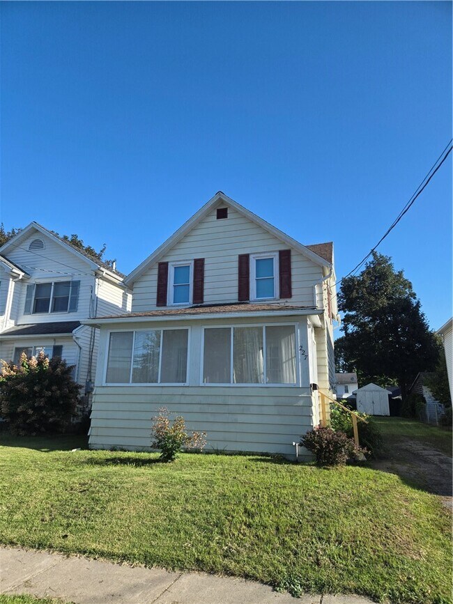 Building Photo - 227 W Ivy St