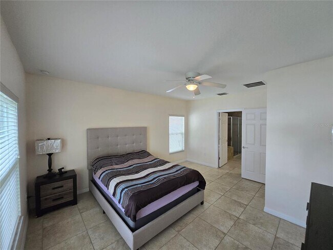 Building Photo - 2246 Waukegan Dr