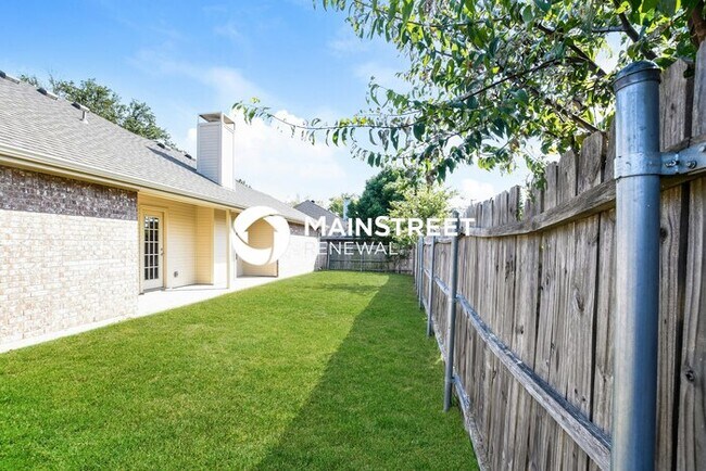 Building Photo - 3 Bedroom Pet-Friendly Home in Red Oak, TX with Main Street Renewal