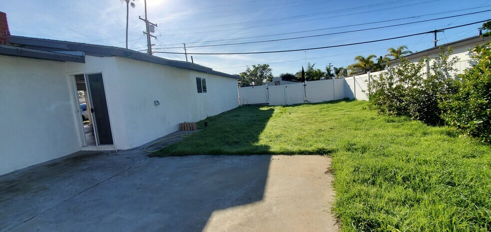 Building Photo - 3822 Conrad Ave