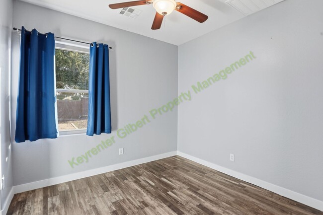 Building Photo - Corner Lot Gilbert Home with Modern Comforts in a Prime Location