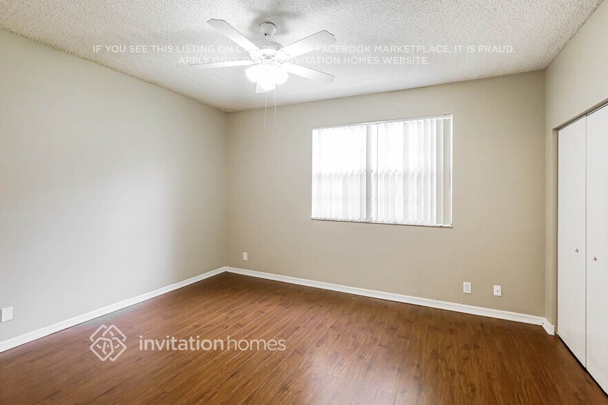 Building Photo - 1136 Sorrento Dr