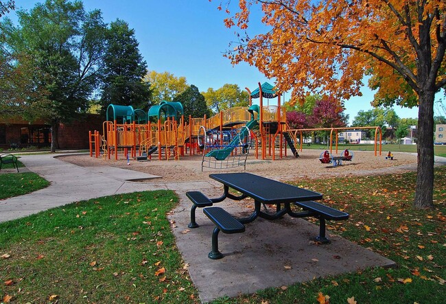 Building Photo - 2217-2217 Grand Ave S