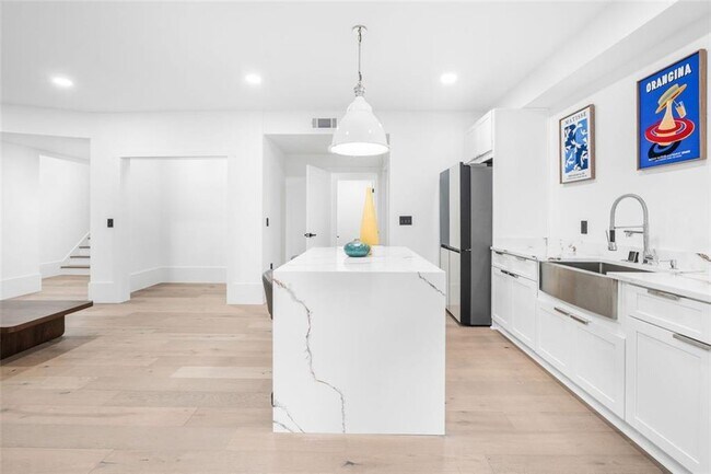 Building Photo - 507 Karen Ln