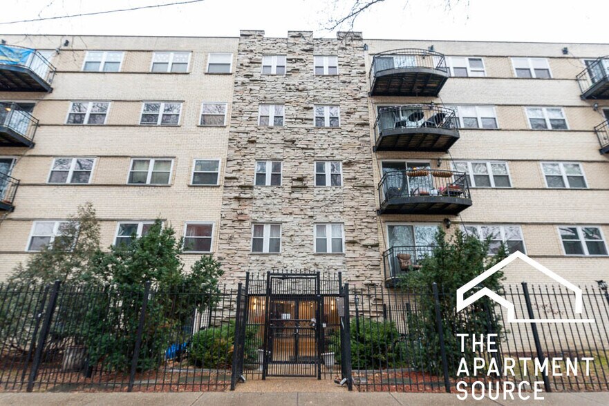 Building Photo - 6978 N Greenview Ave